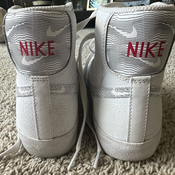 Nike Blazers - Picture 2 of 4